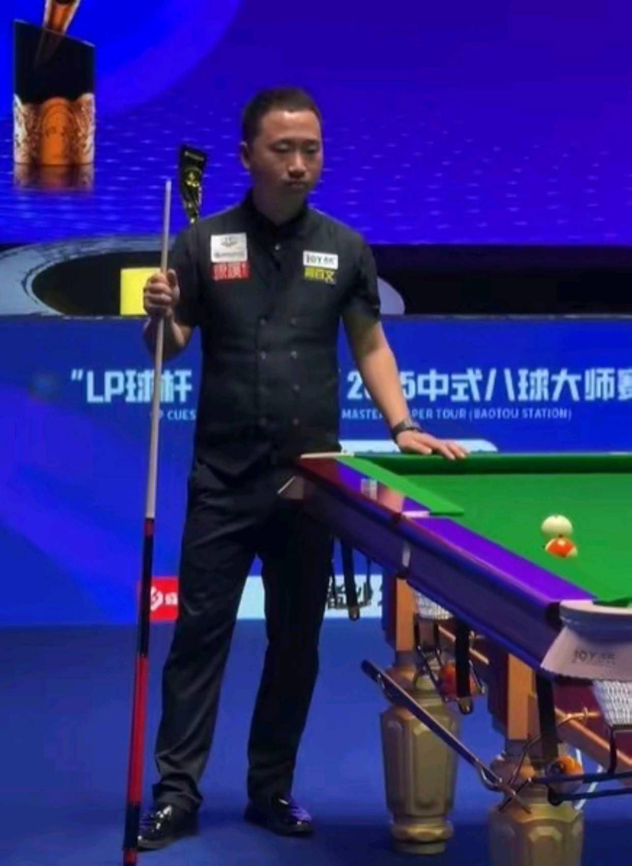 他利用自己 他利用自己