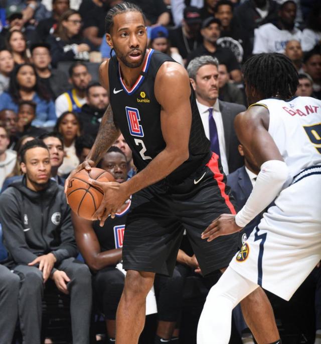 青岛队在防 青岛队在防